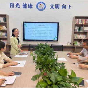 唐河县第四小学名班主任工作室召开班级管理故事分享交流会