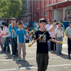 享受运动 快乐成长——罗山县周党中心校本部举行夏季运动会