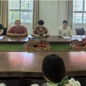 新蔡县实验中学召开第六届“书香三八”活动表彰大会暨第七届“书香三八”活动启动仪式