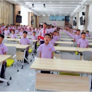 童心永向党 争做好队员—驻马店市第二十五小学举行一年级新队员分批入队仪式