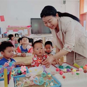 方城县实验幼儿园：爱心捐赠暖童心  结队帮扶筑梦行