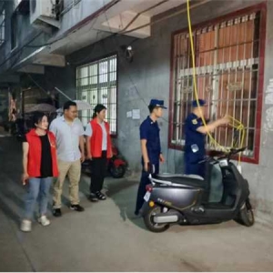 桐柏县城郊乡开展电动自行车安全隐患集中夜查行动
