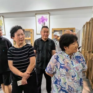 长江精品肉石艺术馆走进内蒙古观赏石宝玉石文化旅游节