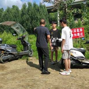 西峡县西坪镇：做好巡河工作，筑牢安全防线
