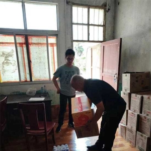 唐河县龙潭镇：暴雨无情人有情 爱心物资暖人心