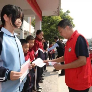 爱心助学 点亮希望  郏县长桥镇50名学生获爱心捐助