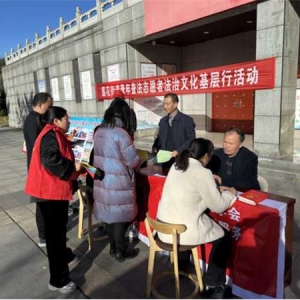西峡县委政法委、县法学会、莲花街道 青年普法志愿者普法进基层活动举行