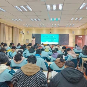 西峡县双龙镇第二初级中学:骨干展风采，引领促成长