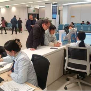 南阳市卧龙区政务服务中心：新春启航 医保窗口为民解难题