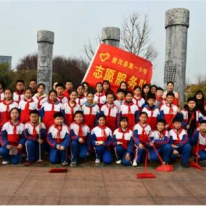唐河县第一小学:党建引领志愿红 共护家园绿意浓