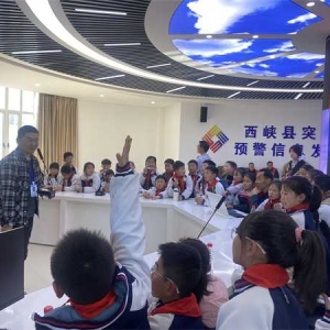 河南西峡：探索气象奥秘 点亮“科学火种”