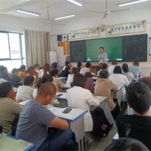 家校同心，共育未来——西峡县双龙二中家长会圆满举行