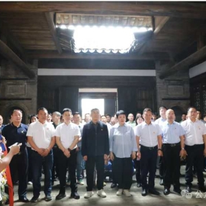 曾雍雅将军塑像揭幕仪式在于都梓山曾雍雅将军故居举行