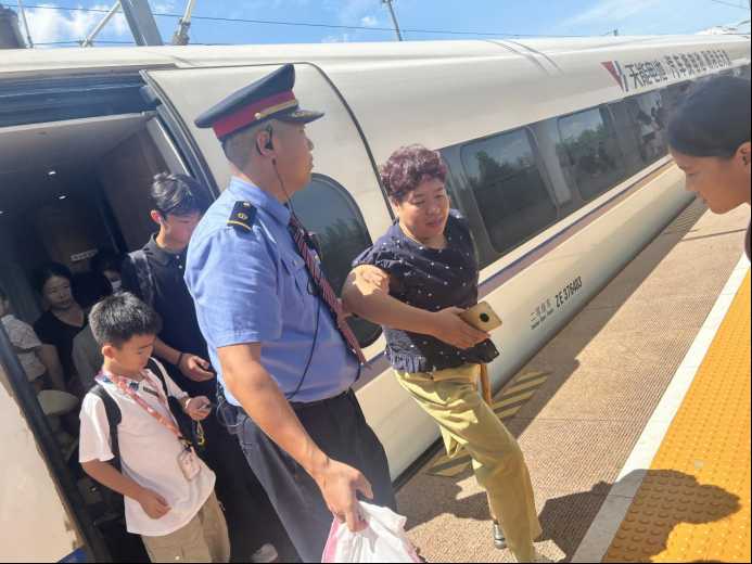 交通强国  铁路先行 ——西安客运段高铁一队署运优质服务见闻