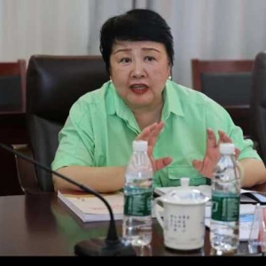 中国红色文化研究会红色教育专委会副秘书长曾莹一行来我校调研指导