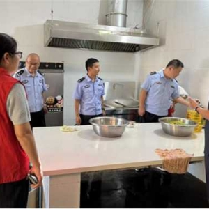 桐柏县回龙乡：开展联合检查 守护师生开学“第一餐” 安全