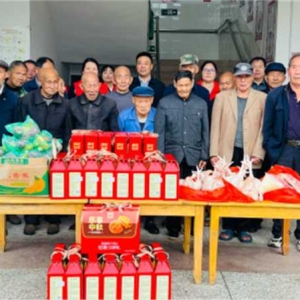 桐柏县回龙乡：双节同庆送温暖 敬老爱老暖人心