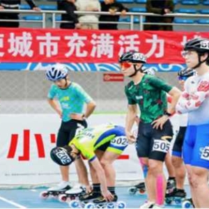 国家速滑队员吕泽楷回母校  点燃学弟学妹的轮滑梦