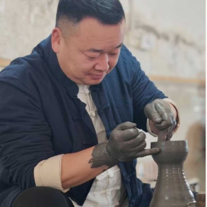 甄俊涛：以匠心守护汝瓷千年风华