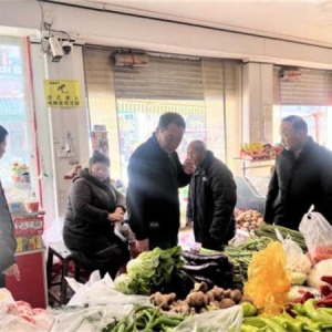 内乡县瓦亭镇 ：检查果蔬经营户 筑牢“菜篮子”安全防线
