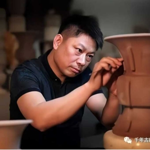 杨洪超：留白映天青 玉釉承古魂