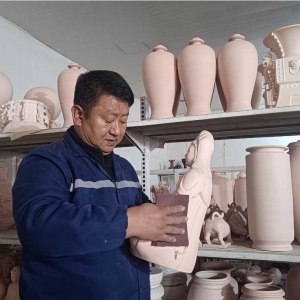 窑火不灭 瓷魂永存——记鲁山花瓷第四代传承人李新春