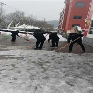 西峡县双龙二中：风雪无阻暖校园，身先士卒显担当