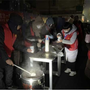 南阳市宛城区仲景街道：党建引领暖民心 腊八赠粥绘治理新图景