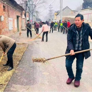 郏县长桥镇大李楼村：清洁家园迎新春  乡贤敬老献爱心