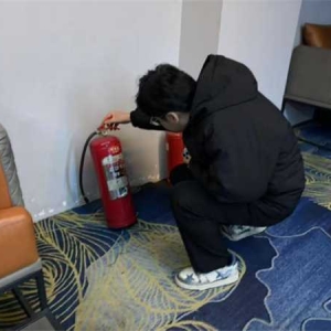 南阳市卧龙区梅溪街道：节后消防安全不打烊 筑牢社区安全防护网