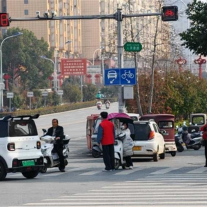 文明交通我先行 规则守护伴同行——南召县自然资源局开展文明交通志愿服务助力创城