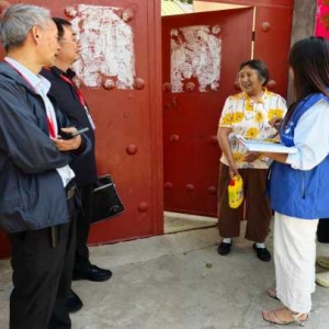 河南省平顶山市调查队到石龙区南顾庄社区开展劳动力调查入户陪访指导工作