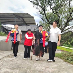 红军后代看望先烈：杨梅头村的特殊“朝圣”